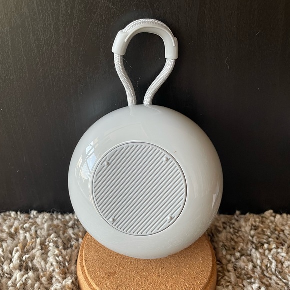 Brand New Mini Wireless Speaker, Waterproof and Dust-proof - Picture 5 of 7